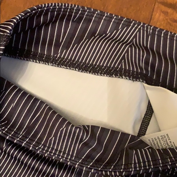 Under armour capris!!!!!!! - Picture 2 of 3